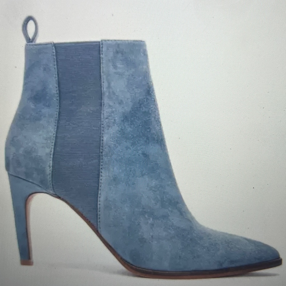 42 GOLD kensington bootie in blue suede. SZ 7.5